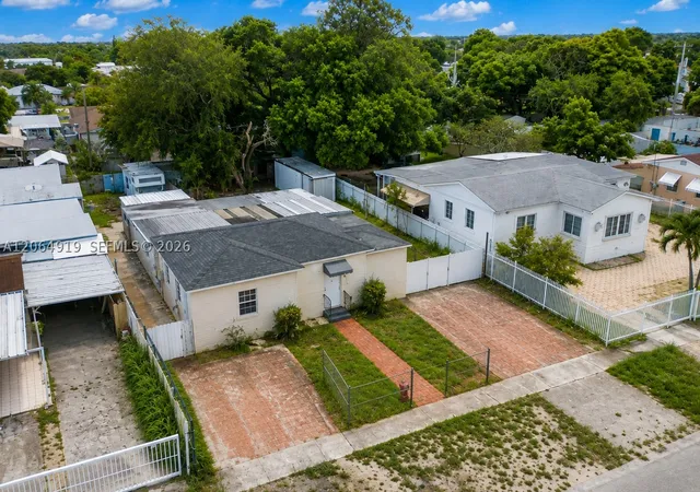 Photo 3 of Single family home for sale at 580 Se 2nd St, Hialeah, FL 33010 | MLS# A12064919 | Listing updated on 2026-09-10