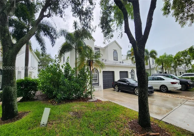 Photo 2 of Single family home for sale at 10702 Pelican Dr, Wellington, FL 33414 | MLS# A12065236 | Listing updated on 2026-09-22