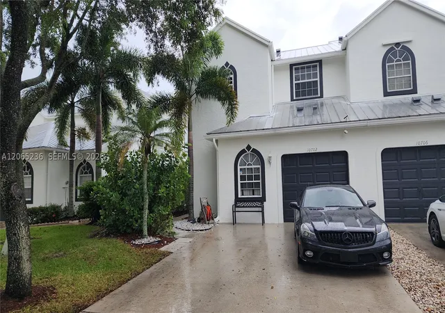Photo 3 of House for sale at 10702 Pelican Dr, Wellington, FL 33414 | MLS# A12065236 | Listing updated on 2026-09-22