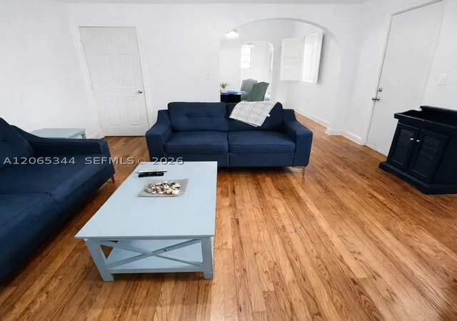 Listing Photo 4 - Condo for sale in building located at 928 Euclid Ave, Miami Beach, FL 33139 - Unit #6
