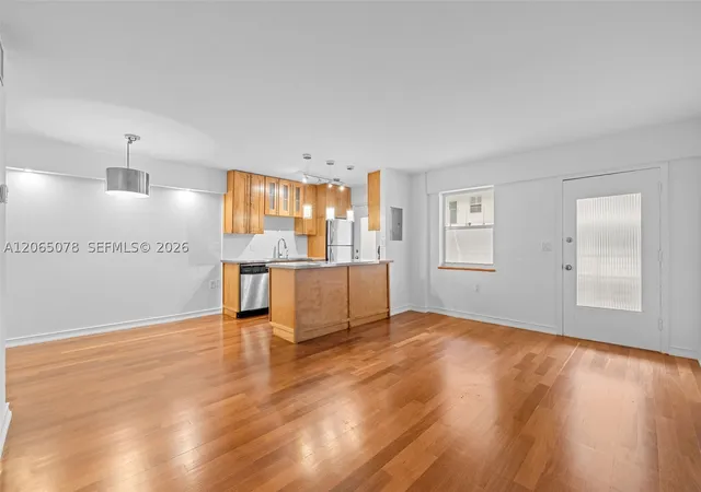 Photo 3 of Condo for sale at 1545 Euclid Ave #3C, Miami Beach, FL 33139 | MLS# A12065078 | Listing updated on 2026-09-22