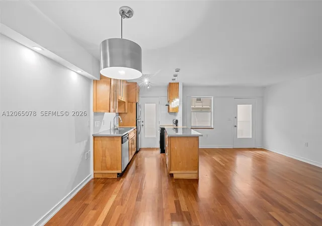Photo 3 of Condo for sale at 1545 Euclid Ave #3C, Miami Beach, FL 33139 | MLS# A12065078 | Listing updated on 2026-09-22