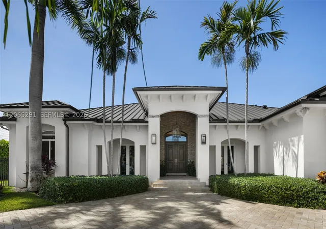Photo 3 of Single family home for sale at 8111 Sw 178th St, Palmetto Bay, FL 33157 | MLS# A12065291 | Listing updated on 2026-10-07