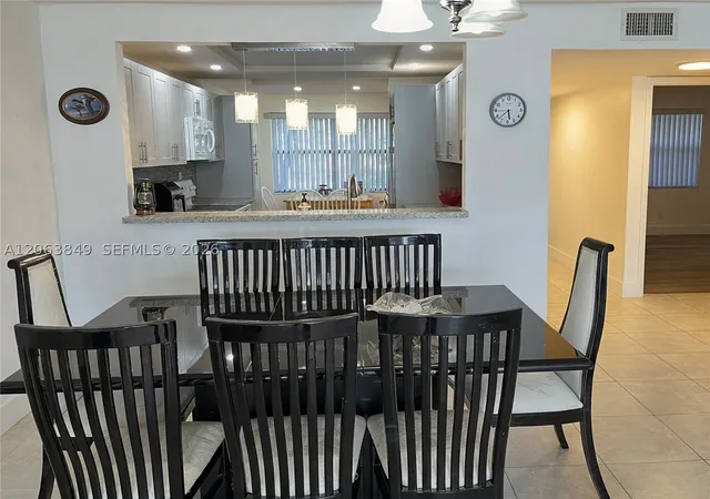 Listing Photo 5 - Condo for sale in building located at 2901 N Nob Hl Rd, Sunrise, FL 33322 - Unit #107