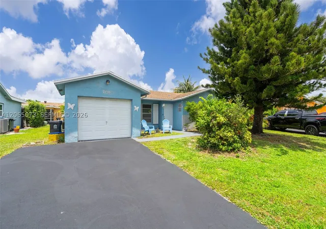 Photo 2 of Single family home for sale at 7235 Pine Bluff Dr, Lake Worth, FL 33467 | MLS# A12065073 | Listing updated on 2026-09-19
