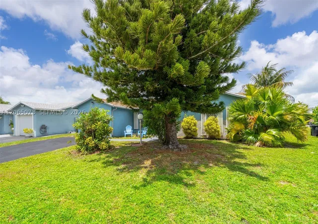 Photo 3 of Single family home for sale at 7235 Pine Bluff Dr, Lake Worth, FL 33467 | MLS# A12065073 | Listing updated on 2026-09-19
