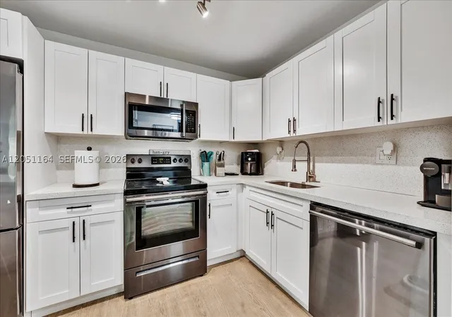 Listing Photo 4 - Condo for sale in building located at 9225 Sw 87Th Ave, Miami, FL 33176 - Unit #A12