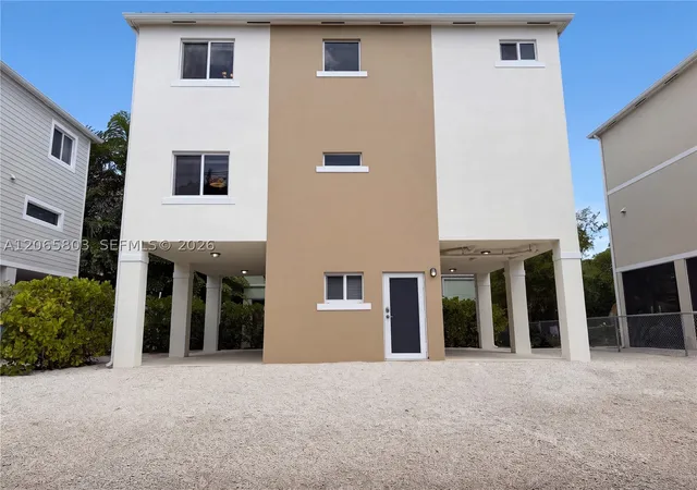Photo 1 of Single family home for sale at 17 Lakeview Dr, Key Largo, FL 33037 | MLS# A12065803 | Listing updated on 2026-09-17
