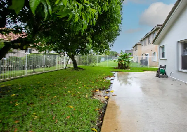 Photo 2 of Single family home for sale at 474 Sw 205th Ave, Pembroke Pines, FL 33029 | MLS# A12066001 | Listing updated on 2026-09-12