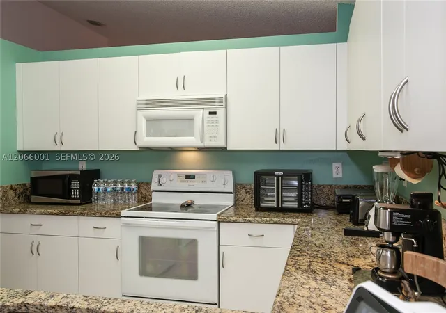 Photo 3 of Single family home for sale at 474 Sw 205th Ave, Pembroke Pines, FL 33029 | MLS# A12066001 | Listing updated on 2026-09-12