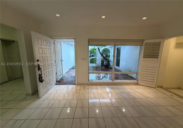Photo 3 of Sale Pending at 485 S Shore Dr, Miami Beach, FL 33141 | MLS# A12065992 | Listing updated on 2026-09-11