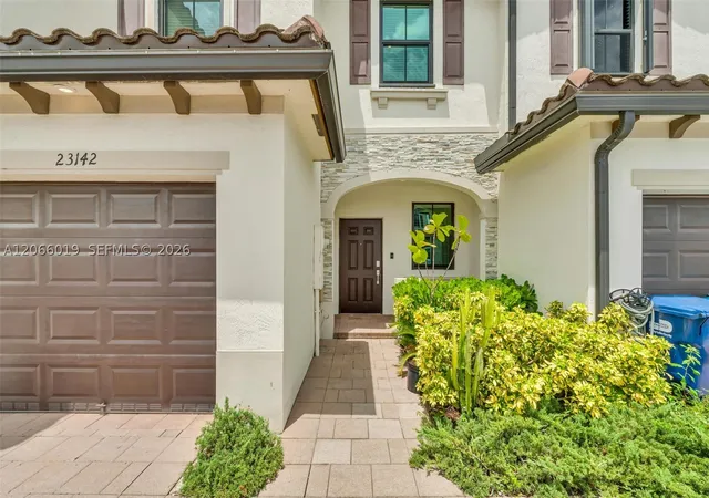 Photo 3 of Townhouse for sale at 23142 Sw 127th Pl, Miami, FL 33170 | MLS# A12066019 | Listing updated on 2026-09-10