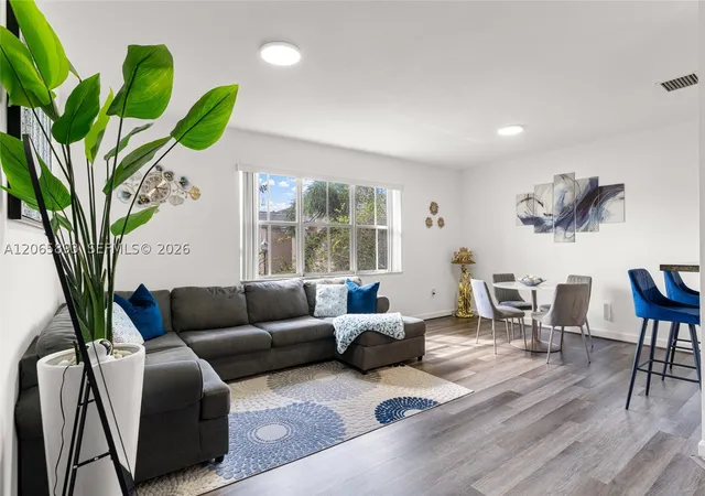 Listing Photo 4 - Condo for sale in building located at 230 Se 29Th Ave, Miami, FL 33033 - Unit #21