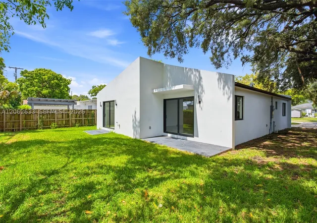 Photo 3 of Single family home for sale at 6421 Sw 59th Ave, South Miami, FL 33143 | MLS# A12062633 | Listing updated on 2026-09-13