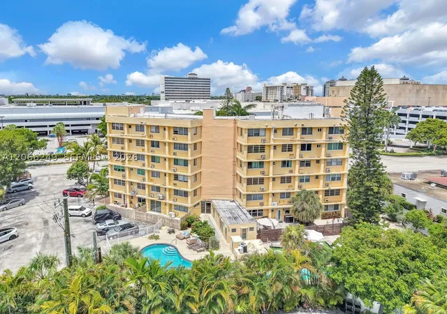 Listing Photo 4 - Condo for sale in building located at 2400 NE 9th St, Hallandale Beach, FL 33304 - Unit #201
