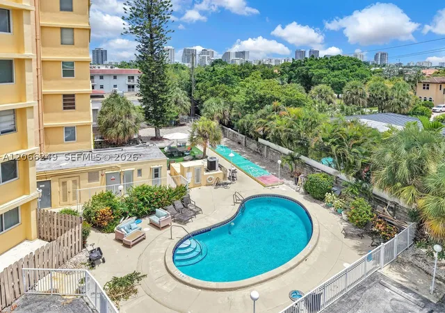 Listing Photo 5 - Condo for sale in building located at 2400 NE 9th St, Hallandale Beach, FL 33304 - Unit #201
