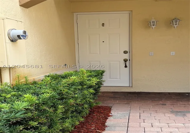 Photo 2 of Townhouse for sale at 7432 Willow Grove Pl, Davie, FL 33314 | MLS# A12045681 | Listing updated on 2026-09-14