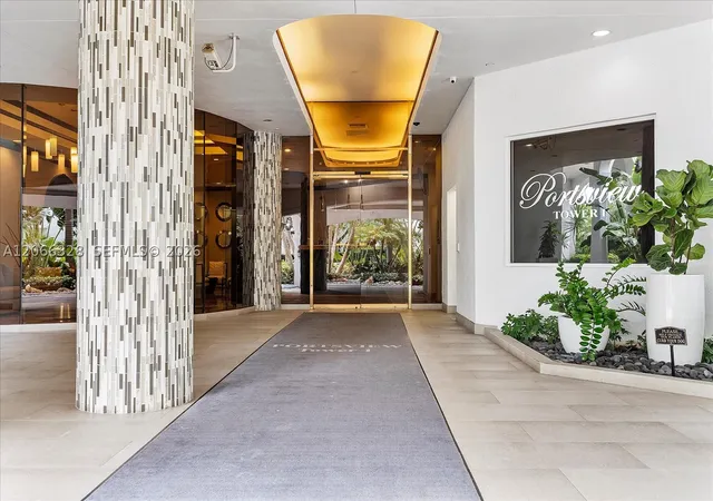 Listing Photo 4 - Condo for sale in building located at 3610 Yacht Clb Dr, Aventura, FL 33180 - Unit #1114