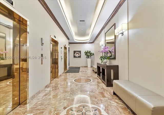 Listing Photo 5 - Condo for sale in building located at 3610 Yacht Clb Dr, Aventura, FL 33180 - Unit #1114