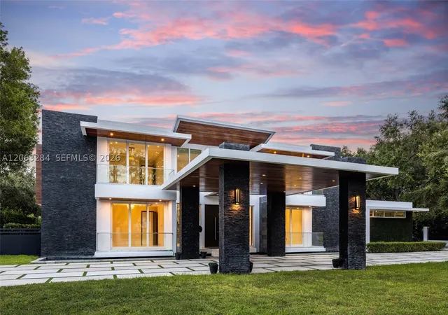 Photo 3 of Mansion for sale at 6300 Moss Ranch Rd, Pinecrest, FL 33156 | MLS# A12063284 | Listing updated on 2026-10-03