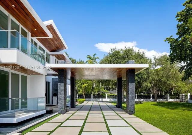 Photo 4 of Single family home for sale at 6300 Moss Ranch Rd, Pinecrest, FL 33156 | MLS# A12063284 | Listing updated on 2026-10-03