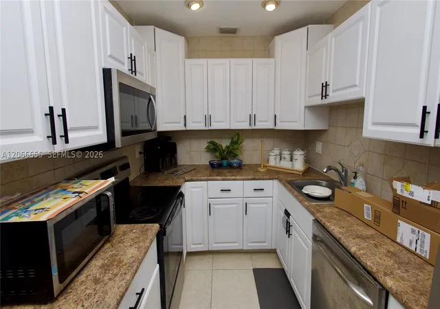 Photo 3 of Sale Pending at 1904 Palmland Dr #3, Boynton Beach, FL 33436 | MLS# A12066655 | Listing updated on 2026-09-14