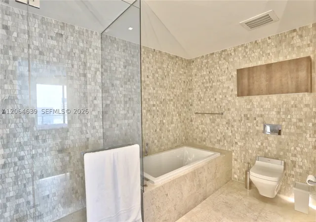 Photo 4 of Sale Pending at 88 Sw 7Th St #3805, Miami, FL 33130 | MLS# A12064639 | Listing updated on 2026-09-03