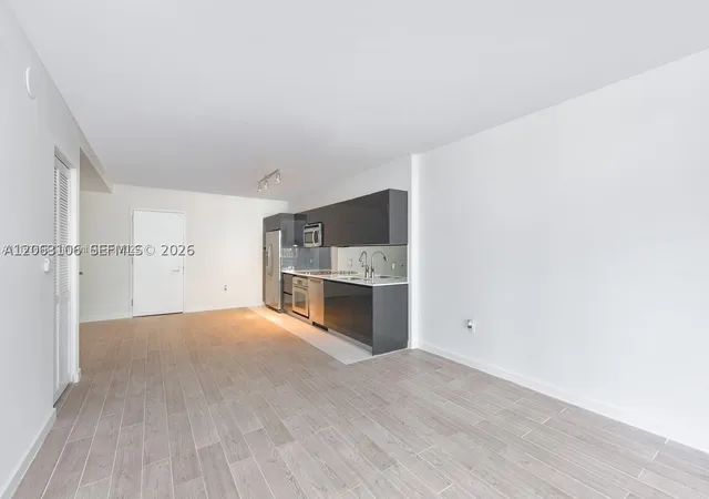 Photo 3 of Condo for sale at 31 Se 6th St #406, Miami, FL 33131 | MLS# A12063106 | Listing updated on 2026-08-28
