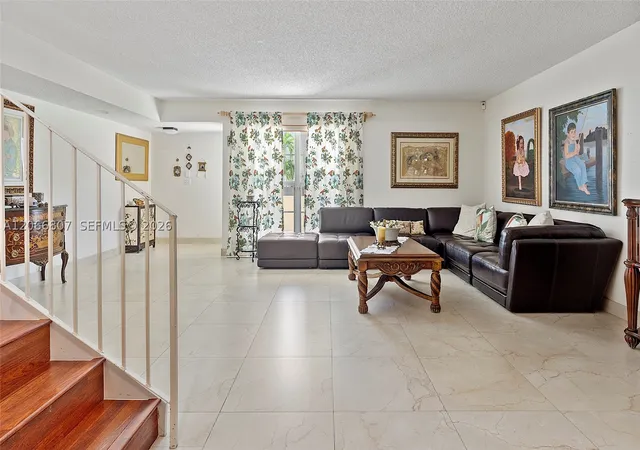 Listing Photo 4 - Condo for sale at Les Chateaux, Unit 227 12055 Sw 19Th Ln, Les Chateaux, Miami, FL 33175 | Built Year: 1986-1992