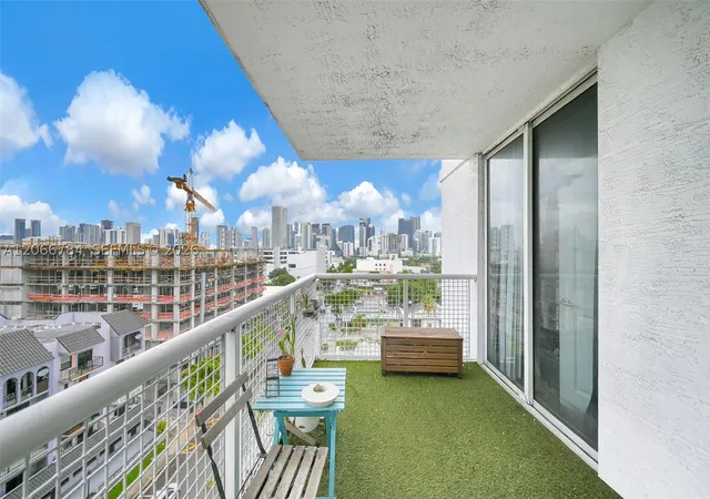 Photo 3 of Condo for sale at 900 Sw 8th St #908, Miami, FL 33130 | MLS# A12066784 | Listing updated on 2026-09-08