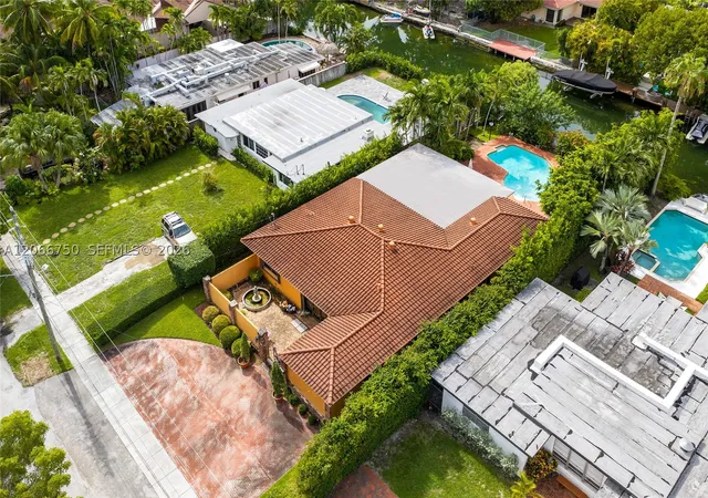 Photo 3 of Sale Pending at 1860 Cleveland Rd, Miami Beach, FL 33141 | MLS# A12066750 | Listing updated on 2026-09-02