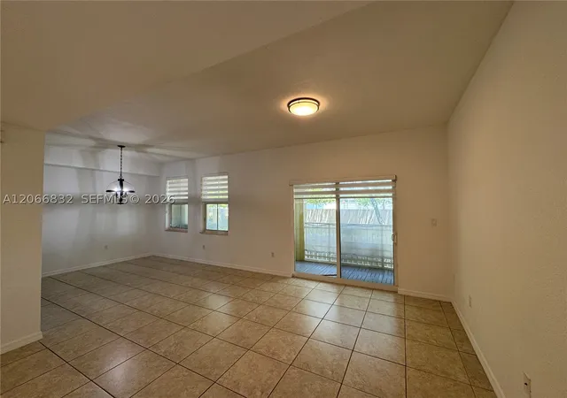 Listing Photo 5 - Condo for sale in building located at 10885 Nw 89Th Ter, Doral, FL 33178 - Unit #113