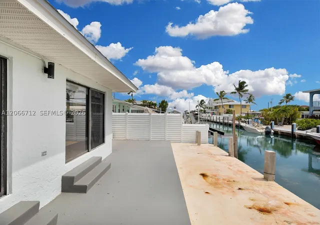 Photo 3 of Single family home for sale at 427 89Th Street Ocean, Marathon, FL 33050 | MLS# A12066712 | Listing updated on 2026-08-28