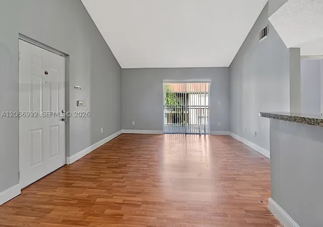 Listing Photo 5 - Condo for sale in building located at 18830 Nw 57Th Ave, Hialeah, FL 33015 - Unit #304