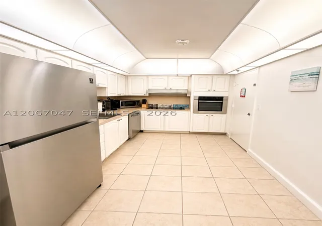 Photo 2 of Condo for sale at 4001 S Ocean Dr #4L, Hollywood, FL 33019 | MLS# A12067047 | Listing updated on 2026-08-28