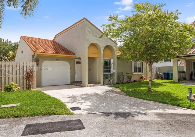 Photo 33 of Single family home for sale at 2905 Albatross Dr, Cooper City, FL 33026 | MLS# A12065678 | Listing updated on 2026-10-04