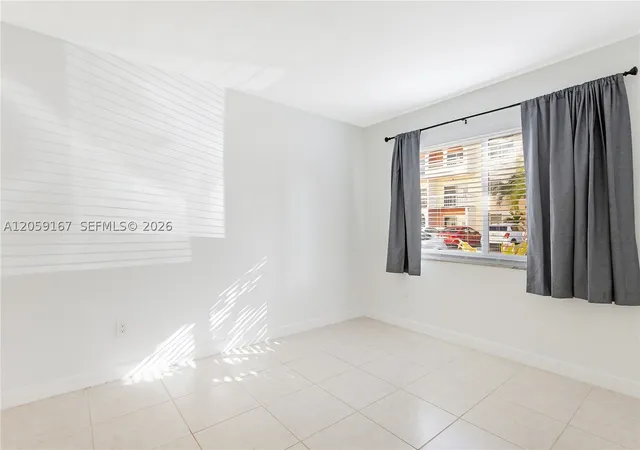 Listing Photo 4 - Condo for sale in building located at 7705 Camino Real, Miami, FL 33143 - Unit #101