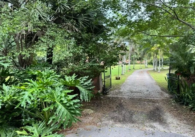 Photo 1 of Mansion for sale at 3550 Sw 121st Ave, Davie, FL 33330 | MLS# A12067265 | Listing updated on 2026-09-02