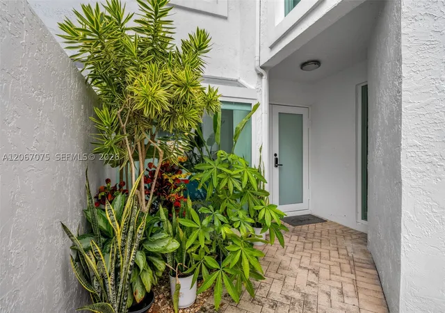 Photo 2 of Townhouse for sale at 3750 Ne 209 Ter, Aventura, FL 33180 | MLS# A12067075 | Listing updated on 2026-09-22