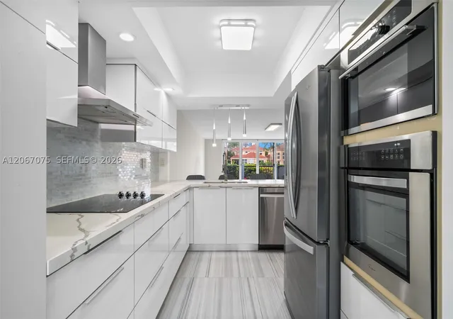 Photo 4 of Townhouse for sale at 3750 Ne 209 Ter, Aventura, FL 33180 | MLS# A12067075 | Listing updated on 2026-09-22
