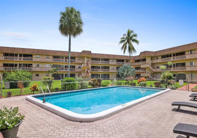 Photo 4 of Condo for sale at 5300 Washington St #T125, Hollywood, FL 33021 | MLS# A12067369 | Listing updated on 2026-09-21