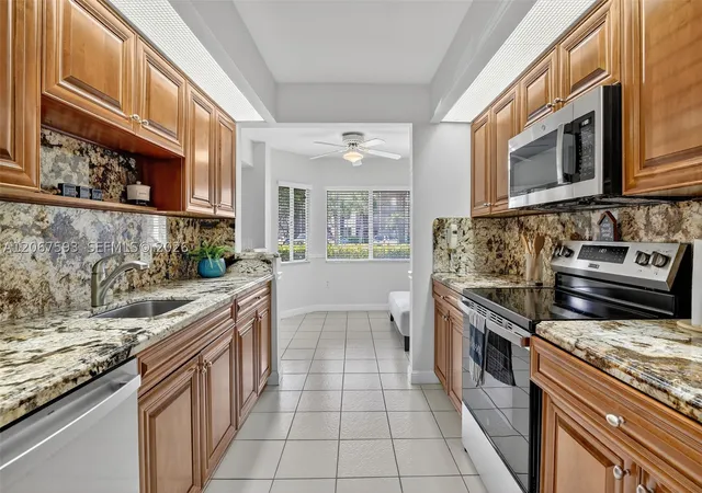 Listing Photo 5 - Condo for sale in building located at 13705 Sw 12Th St, Pembroke Pines, FL 33027 - Unit #103B
