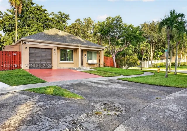 Photo 3 of Single family home for sale at 8601 Sw 16th St, Pembroke Pines, FL 33025 | MLS# A12067678 | Listing updated on 2026-09-11