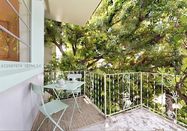 Photo 2 of Condo for sale at 945 10th St #3, Miami Beach, FL 33139 | MLS# A12067674 | Listing updated on 2026-09-11