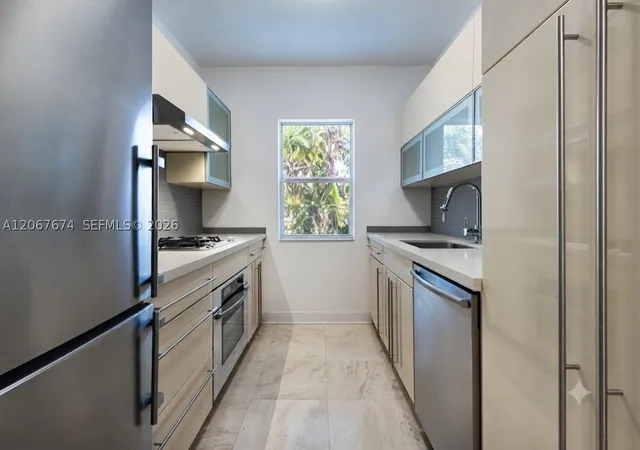 Listing Photo 5 - Condo for sale in building located at 945 10Th St, Miami Beach, FL 33139 - Unit #3