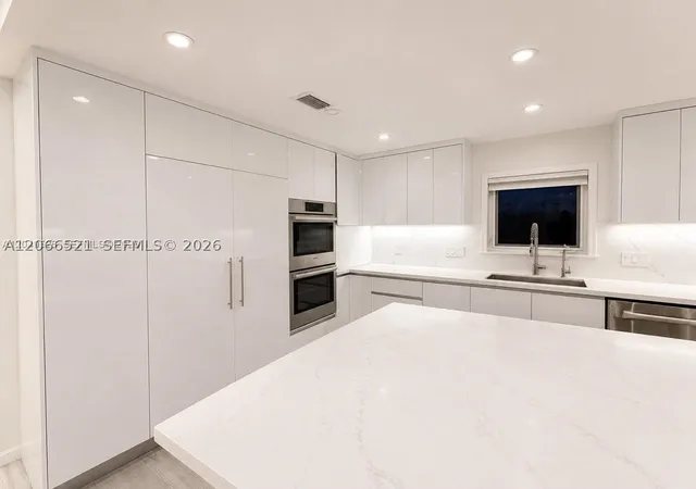 Photo 3 of Single family home for sale at 2616 Oakbrook Ct, Weston, FL 33332 | MLS# A12066521 | Listing updated on 2026-09-09