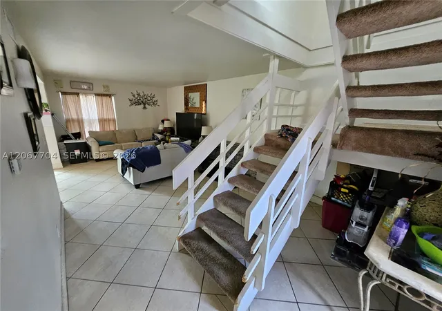 Photo 2 of Townhouse for sale at 517 Sw 1st Ct, Boynton Beach, FL 33435 | MLS# A12067704 | Listing updated on 2026-09-04