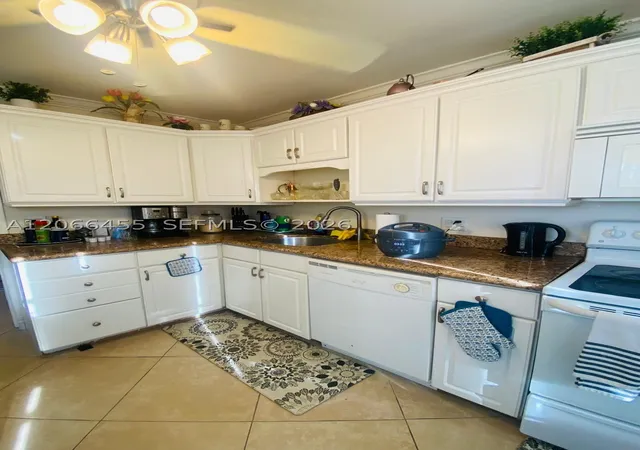 Photo 3 of Condo for sale at 4164 Inverrary Dr #415, Lauderhill, FL 33319 | MLS# A12066455 | Listing updated on 2026-09-17