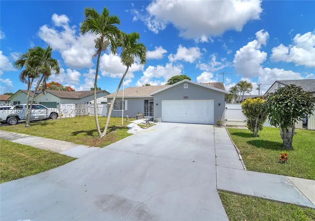 Photo 3 of Single family home for sale at 9242 Sw 18th Rd, Boca Raton, FL 33428 | MLS# A12067732 | Listing updated on 2026-09-06