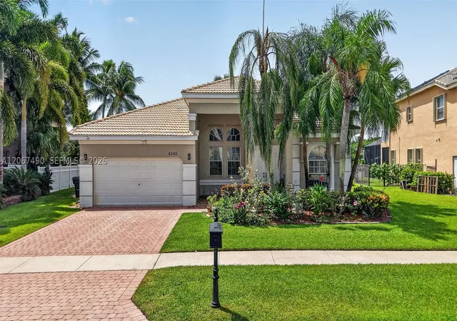 Photo 1 of Sale Pending at 6543 Marbletree Ln, Lake Worth, FL 33467 | MLS# A12067490 | Listing updated on 2026-09-30
